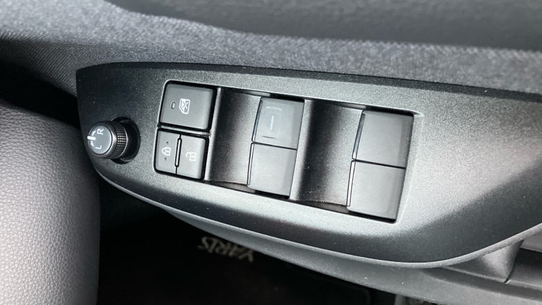 Toyota Yaris 1.5 Hybrid Design 5dr CVT Hybrid Hatchback